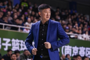 杜锋：顺德球迷很热情 上半场大家没主动投入 下半场打得更好一些