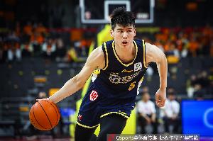 末节杀疯了！陈家政单节几乎弹无虚发爆砍20分5板 得分生涯新高！