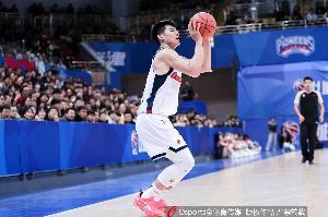 生涯新高20分！陈家政本季三分命中率52.5% 40+出手球员中联盟第1