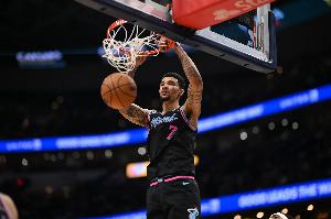 鲍威尔：韦尔极具天赋 教练愿意信任他 我们多次见到他的能力