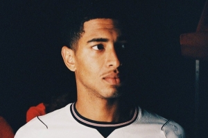 英格兰队球衣售价高昂引发争议，英国首相发言人：理解球迷的不满