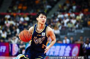 巨大隐患！徐杰首节出战8分钟已3次犯规 3投3中拿到7分1篮板