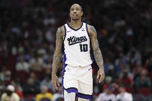 尽力了！德罗赞24中12空砍33分6板11助 次节独得17分