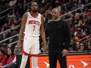 又被啃老了！杜兰特14中8砍下25分6板10助1断 下半场17分