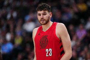 终结不了！克林根9投仅2中拿到6分17板 有5失误4犯规