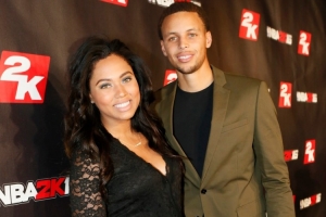 库里：没有完美的婚姻 也没有完美的人 两口子过日子要相互扶持