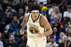 桑托斯：我通过沟通观察&从巴特勒那学到很多 他应对一切轻松自如