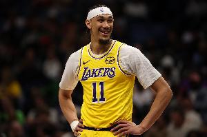 今天是护筐大神！海斯替补送出5记盖帽 队史纪录第二高