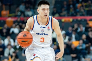 记者：现在的上海男篮真的很强 袁堂文的韧带还没100%恢复好