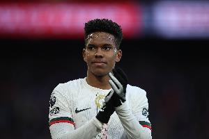 英媒：埃斯特旺加盟切尔西后一直在学习英语，现在已经有很大进步