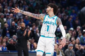 三分12中3！拉梅洛·鲍尔19中7拿19分4板出现4失误 正负值-19