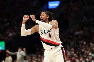 很高效！塞布尔6中4得到10分5板2助1帽 19分钟正负值达+23