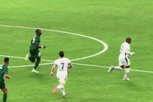 中超金靴的敬业程度！重温国安外援法比奥百米回追化解险情