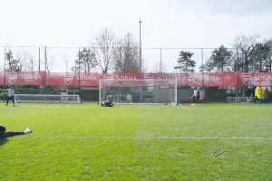 四线作战！阿森纳备战勒沃库森的队内训练！氛围很轻松啊~