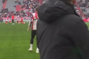 已经为你搭好台子了！诺伊尔的脚下技术从不让人失望！