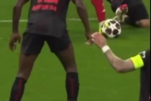 国外枪迷博主：说棍哥假摔的那些人就是无脑黑！