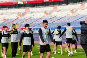 山东泰山明日迎战北京国安，北京国安赛前踩场训练