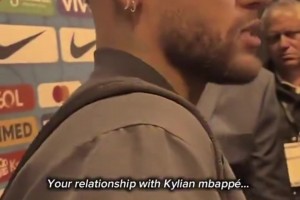 内马尔采访时避谈姆巴佩：我和姆巴佩的关系？噗，我不…