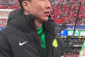 虽败犹荣！实拍：国安众将赛后向国安远征军谢场