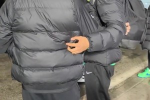 场下是朋友！京鲁德比赛后张玉宁与瓦科和高准翼攀谈