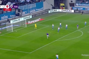 这是真防不住啊！罗马尼亚联赛精彩飞身侧钩，出其不意