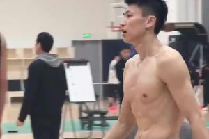 这块头！看看36岁刘晓宇的身材，说明平时真的自律啊！