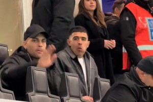 队长快回来❤！实拍：劳塔罗在梅阿查看台向内拉祖里挥手致意