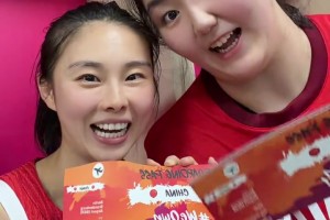 晋级！王思雨赛后与张子宇美颜自拍并配文：世界杯 我们来咯