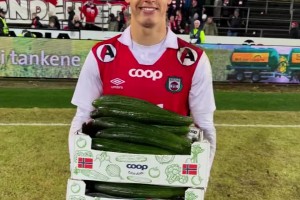 足坛最接地气的MVP！最佳球员赛后抱走两箱黄瓜