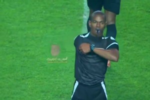 眼神杀！裁判萨尔霸气执法：敢挑衅我的权威？红牌请你下场！