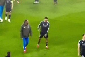 对位心得？赛后阿诺德疑似模仿多库的过人动作