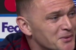 皮！女记者：纽卡平均年龄比巴萨大得多；特里皮尔：我还没那么老