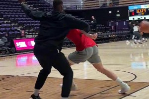 今天状态不错啊杨瀚森赛前热身练单打+远投~