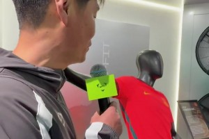 李霄鹏出席国足新球衣发布会：我那时候如果穿上能多跑2公里