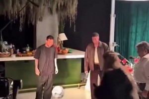 片场也不能少了足球！梅西和德保罗在MV的幕后花絮！