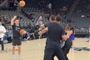 近距离看文班赛前训练，看这肌肉感觉比以前又壮了啊！