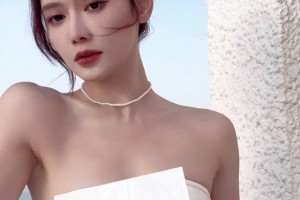 建议直接出道！此前娜姐身穿长裙海边拍照！颜值身材双绝