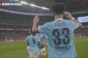 4分钟两连击！奥赖利头球破门梅开二度！曼城2-0领先枪手！