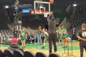 宝刀未老啊皮尔斯赛前手痒，45度角三分5投全中！