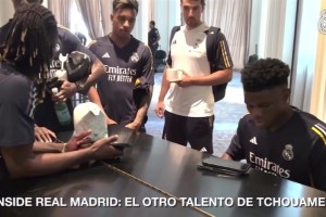 高材生！名场面：楚阿梅尼弹奏钢琴曲！