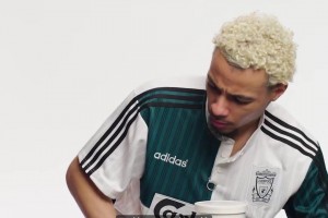 埃基蒂克挑战利物浦炖菜：这是什么鬼？尝了一口直呼真香