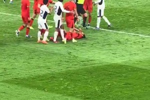 现场实拍：玄智健劝架反手被麦麦提江罚下，一脸不可思议抗议