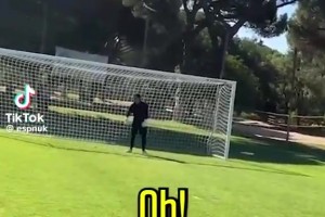 实拍：赖斯与B费一起训练时，他完全被B费的表现惊呆了！！