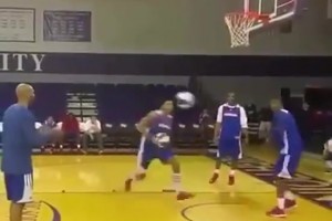 夸张弹跳！连续原地大风车扣篮！邓肯：我当初就是这么想的~