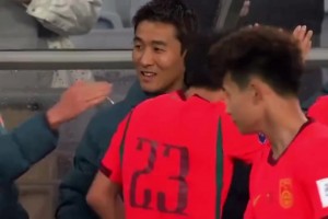 国足完胜库拉索赛后：球场响彻韦世豪牛X！！！