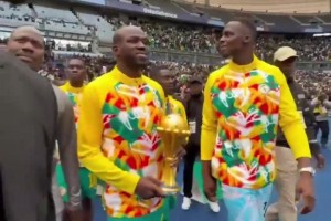 硬刚到底！塞内加尔无视非足联裁决！赛前展示非洲杯冠军奖杯！